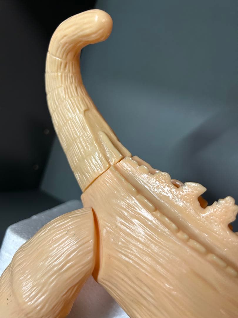 ゴジラ　肌色成形　両足刻印無し　ブルーのゴジラは比較用です出品ではありません。