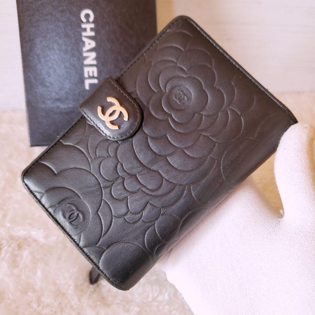 シャネル　CHANEL 財布　二つ折り　折り財布　カメリア