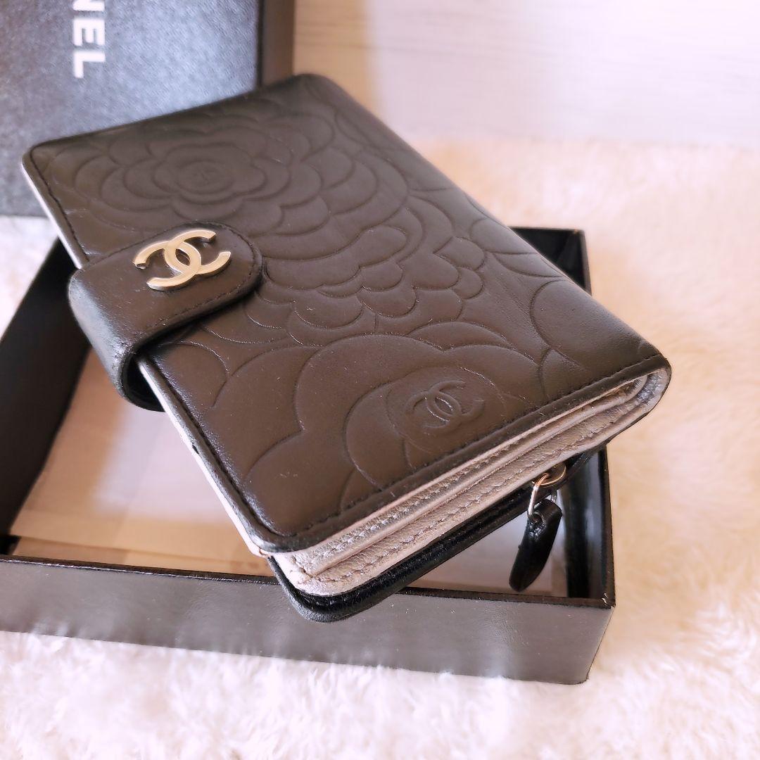 シャネル　CHANEL 財布　二つ折り　折り財布　カメリア