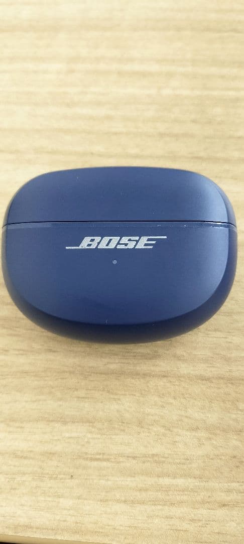 BOSE　ワイヤレスイヤホン収納・充電ケースです。