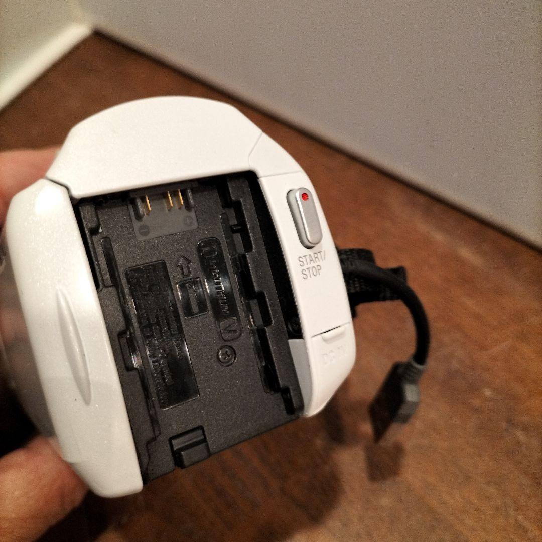 【中古品】ハンディカム　SONY HDR-CX680　ホワイト　白　動作未確認