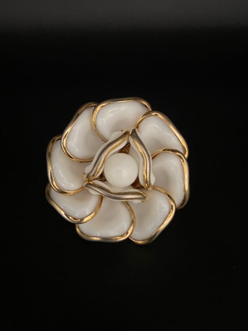 lotuscloud 2507⭐️TRIFARI トリファリヴィンテージブローチ