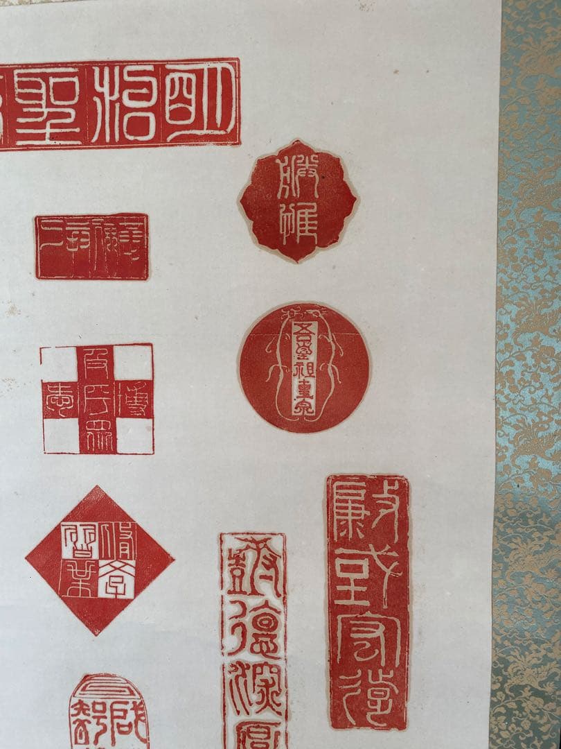 明治聖勅印存　哲川拜作　赤い印章模様 掛軸