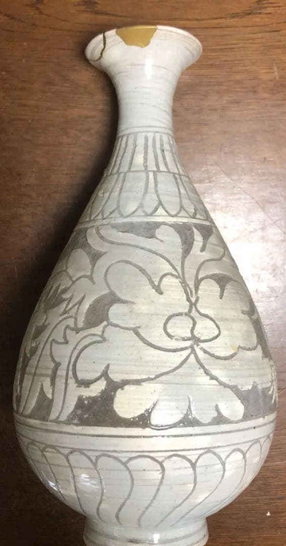 粉青沙牡丹文瓶（縁口金継）李朝写し