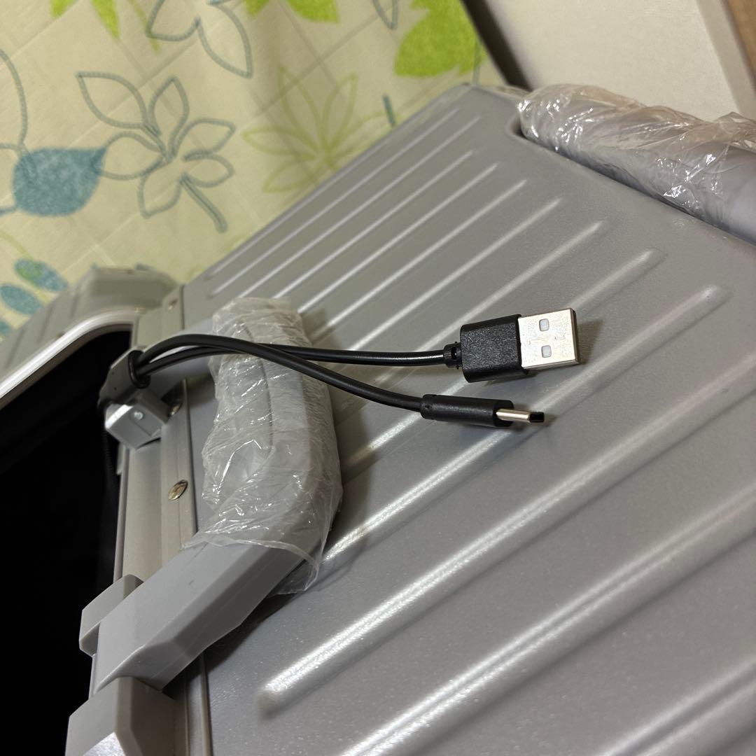 【未使用品】スーツケース　アルミフレーム　８５Ｌ