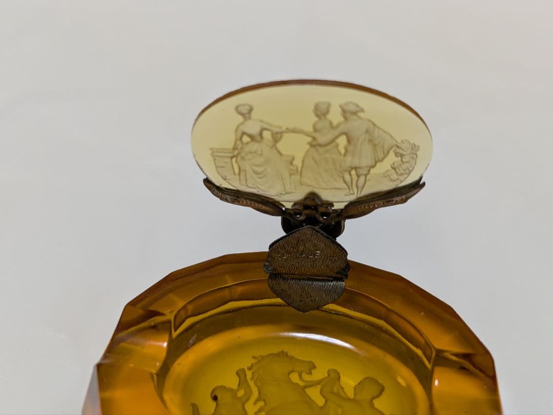 アンティーク琥珀色のガラス製灰皿