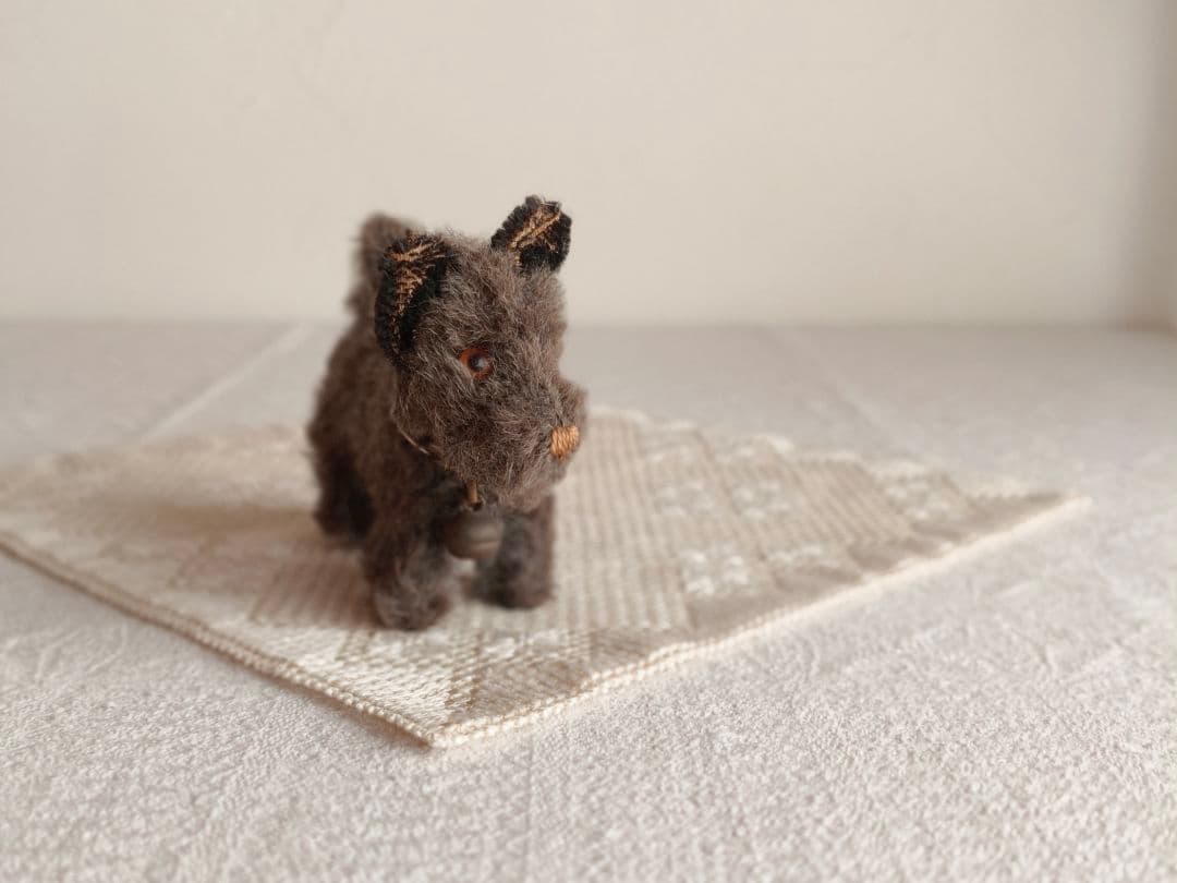 * vintage teria ♡ * シックでかわいい 革ベルトの テリアさん