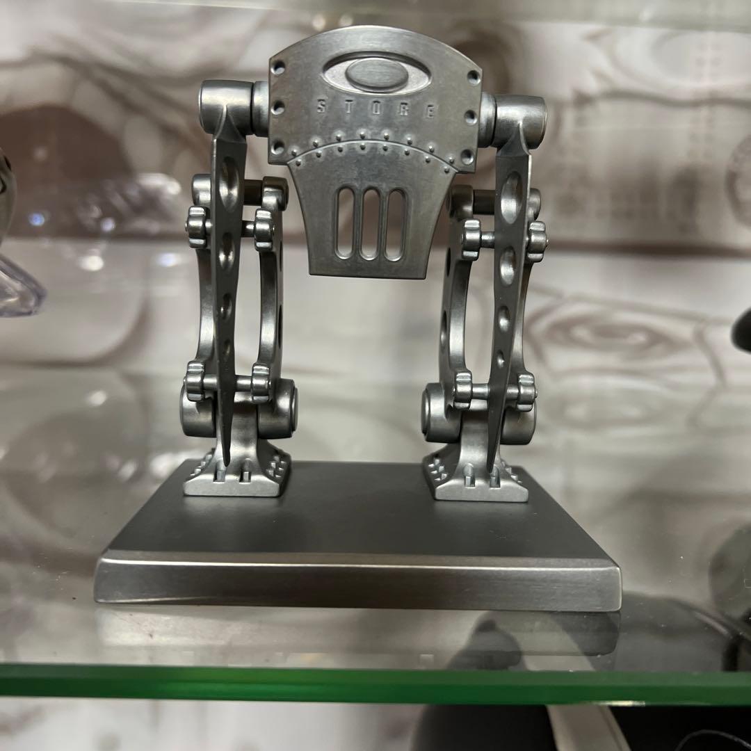 コレクション # OAKLEY ROBOTIC STOREFRONT DISPLAY