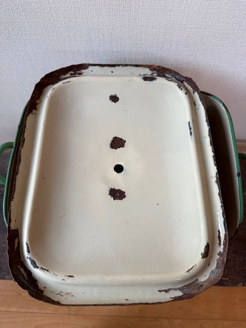 古道具　ブレット缶 ホーロー　錆び