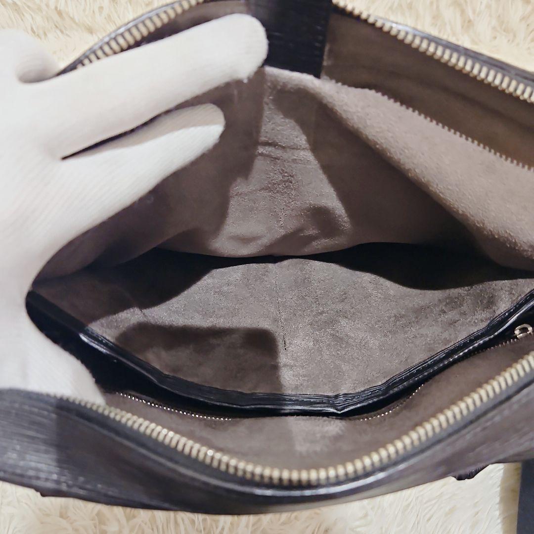 美品 ペッレモルビダ ビジネスバッグ キャピターノ ウェーブレザー PC 黒