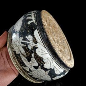 宋代の磁州窯で「幾年幾年」の文様が描かれた鉢