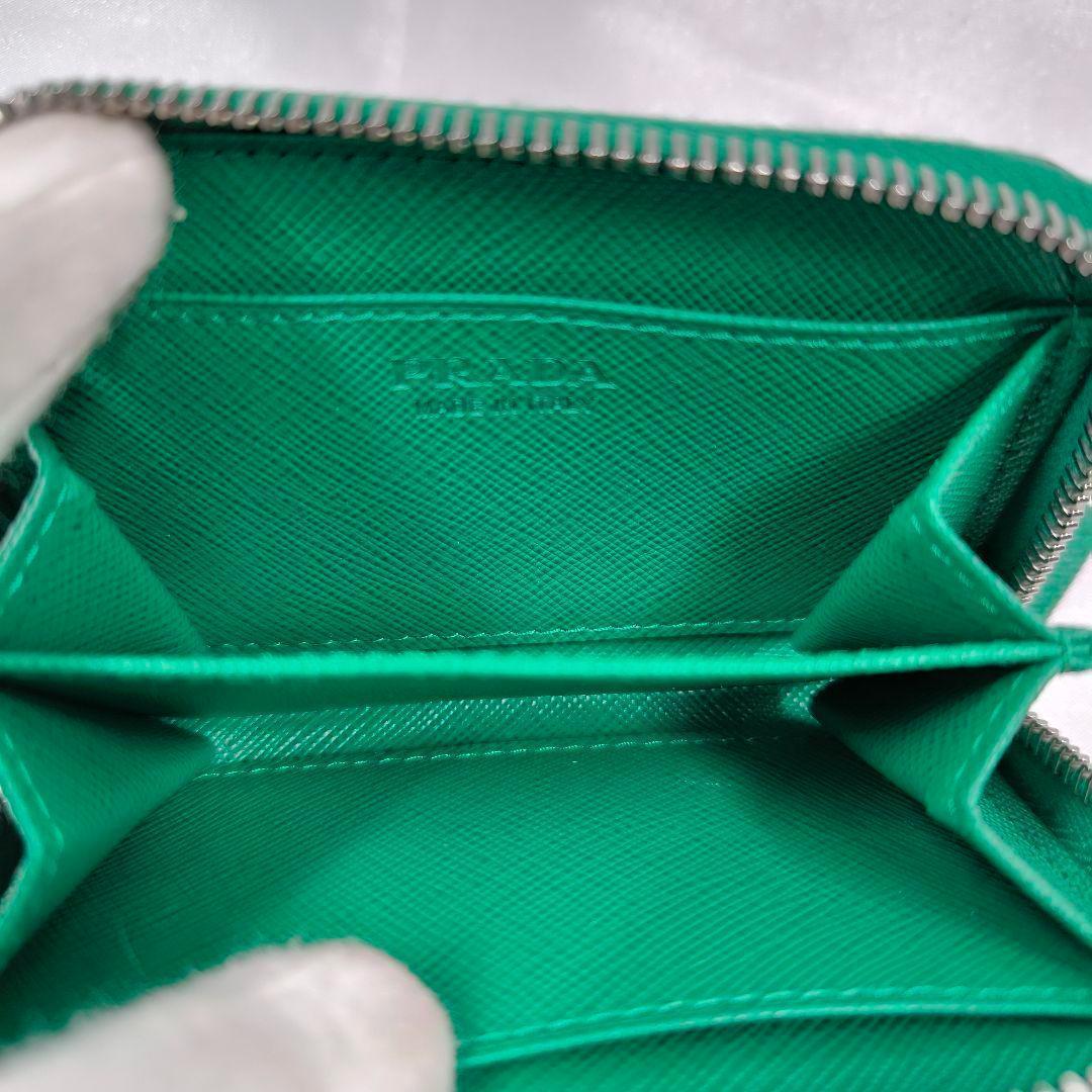 未使用保管品【PRADA】ケース サフィアーノ 三角ロゴ グリーン 現行