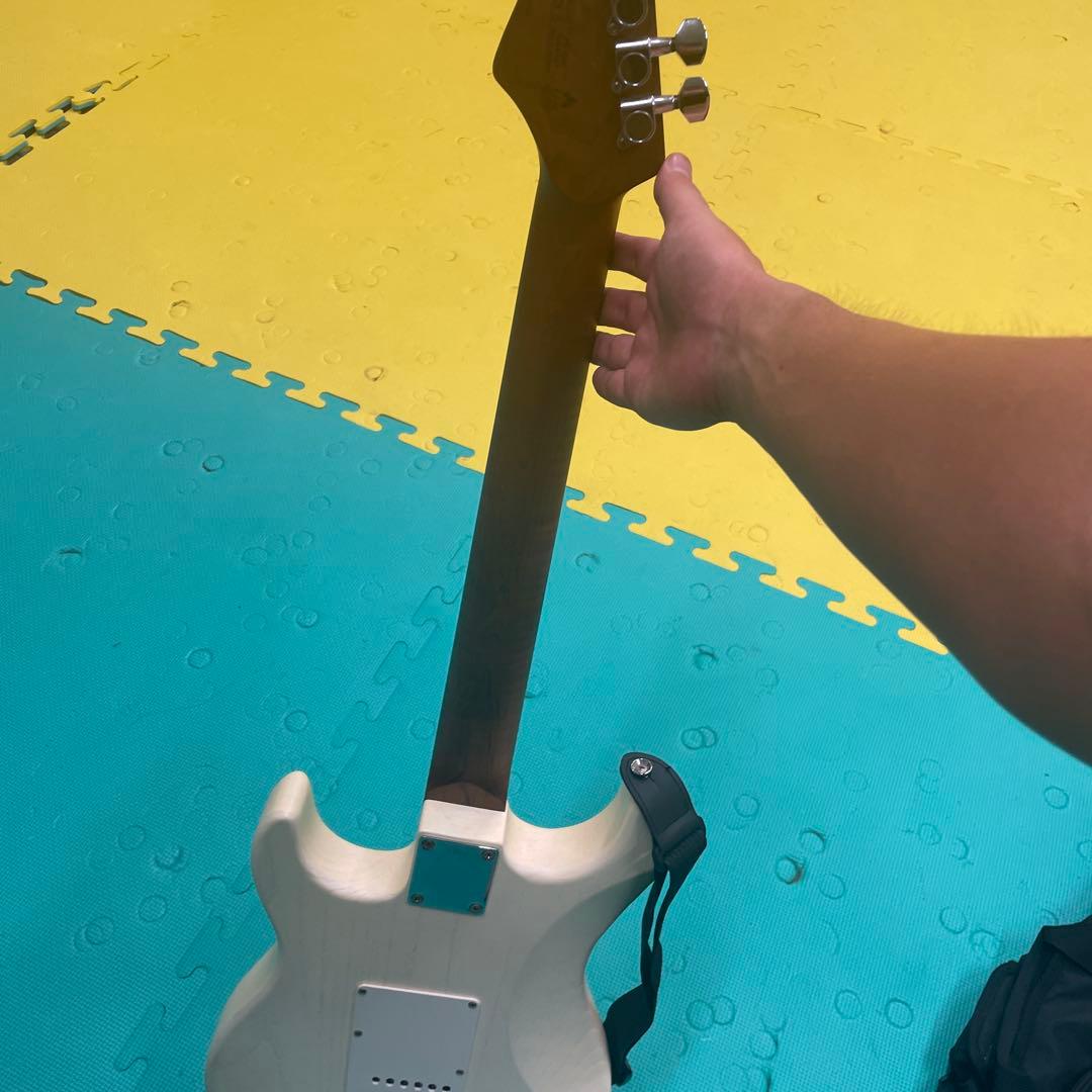 Bacchus エレキギター アイボリー