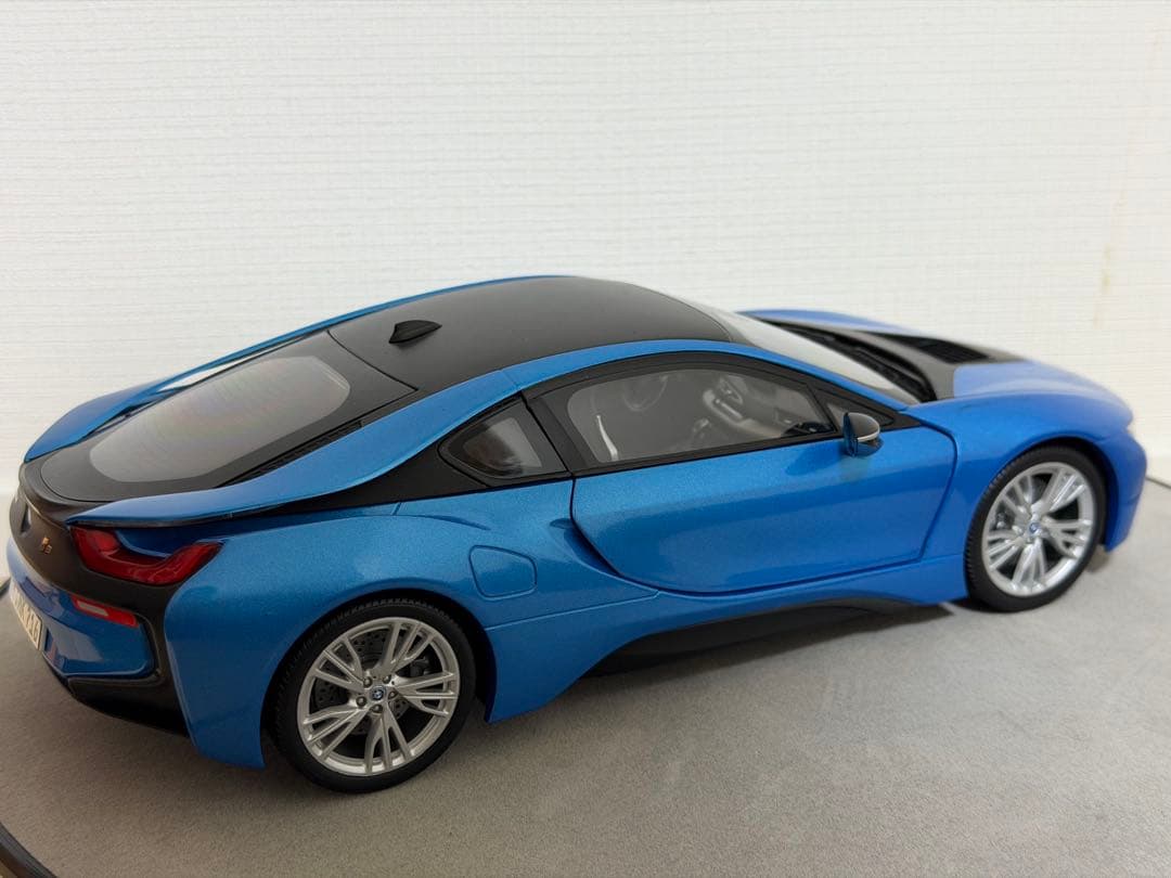 ミニカー Paragon 1/18 BMW i8