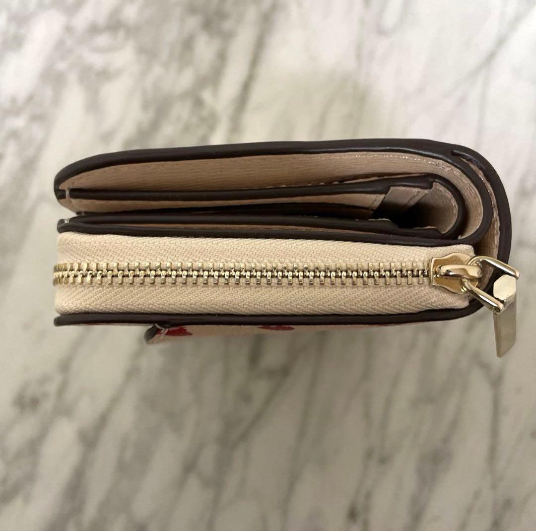 新品、未使用　ケイトスペードニューヨーク　二つ折り財布