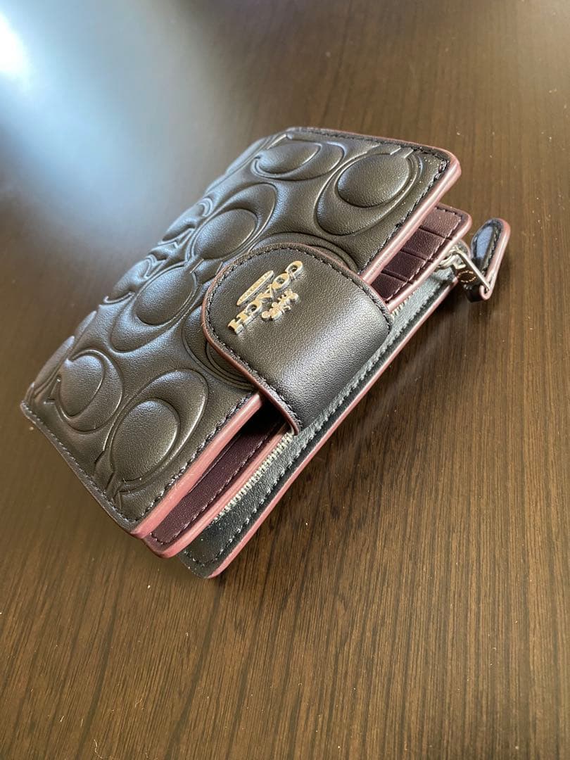 COACH エンボス加工 ブラック 二つ折り財布
