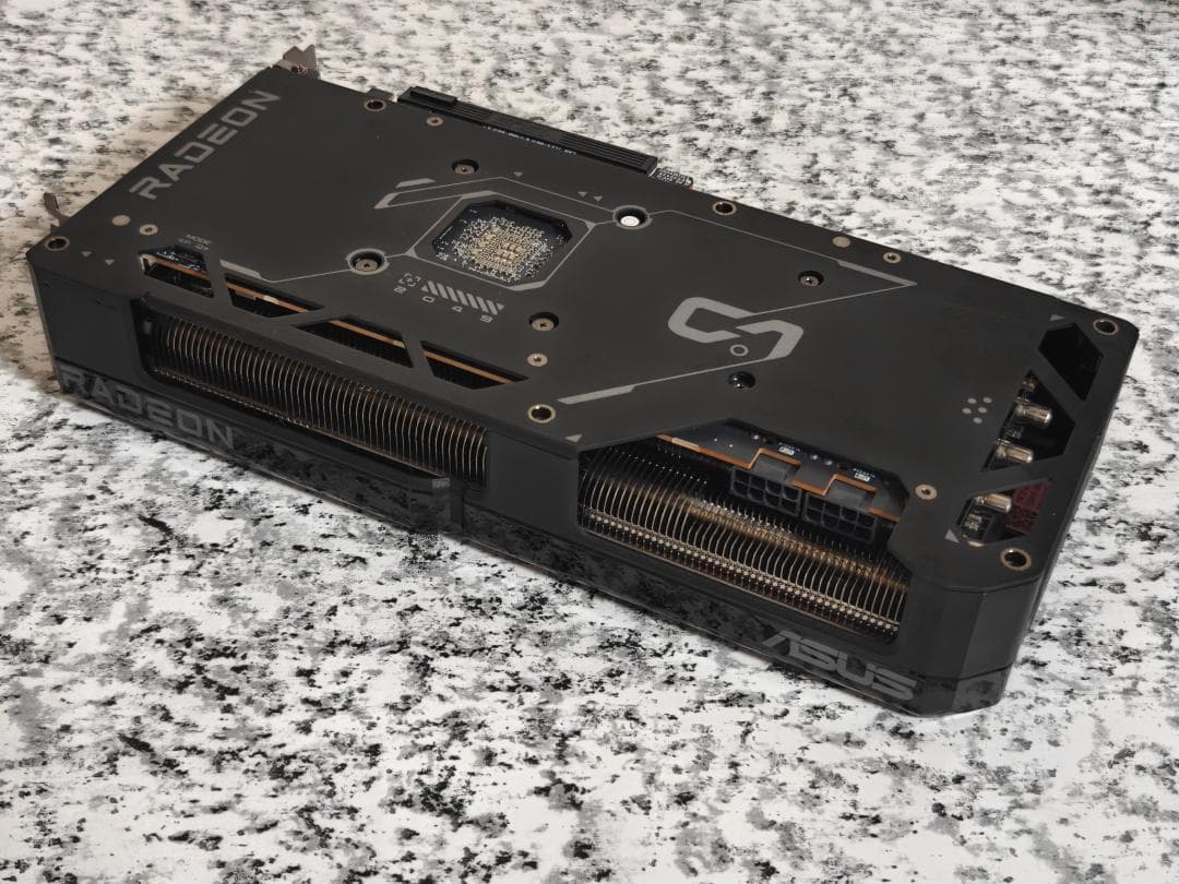 グラフィックボード・グラボ・ビデオカード ASUS Radeon RX 7800 XT OC Edition 16GB