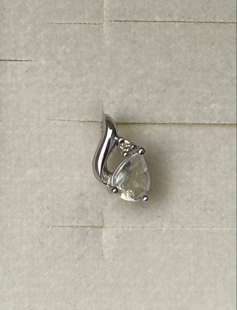 4℃ K18WG ダイヤ　ピアス