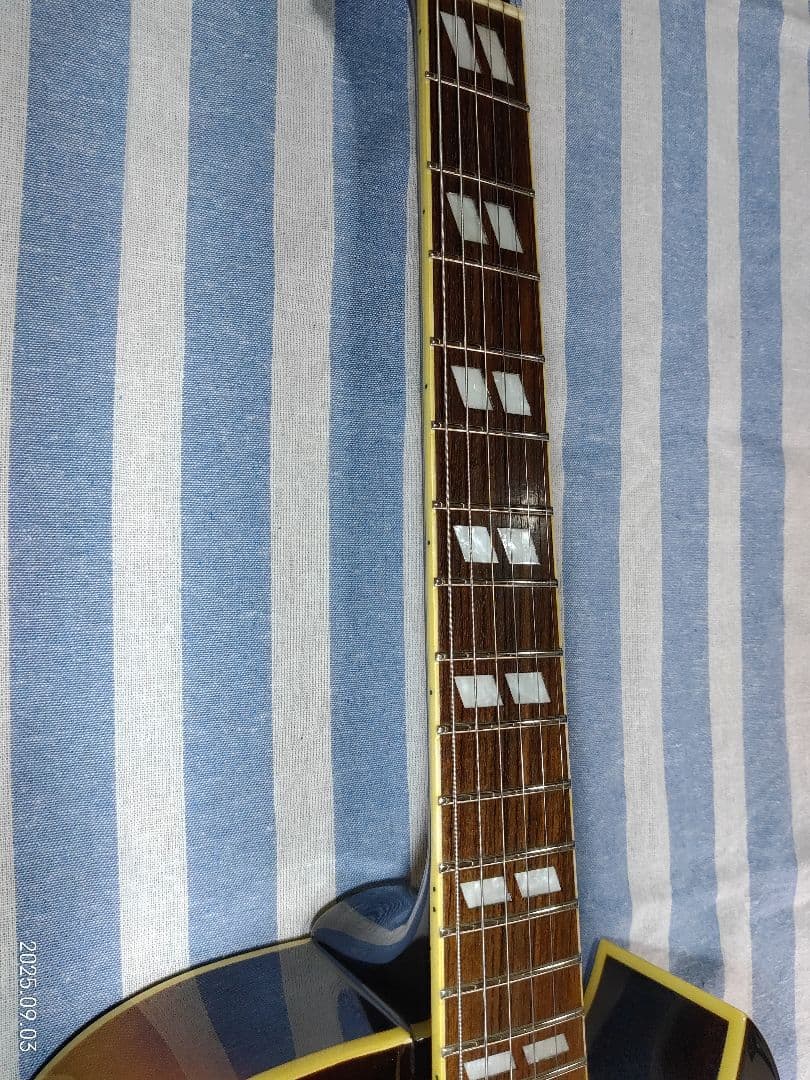 Epiphoneの製産終了、使用感少フルアコES-175VSハードケース付き美品