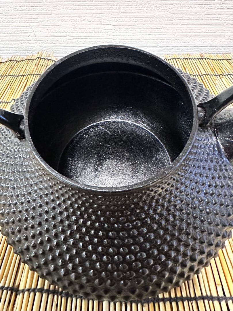 未使用品　南部伝統工芸士 及川寛治作　１５型　大アラレ　南部鉄瓶　南部鉄器　鉄瓶