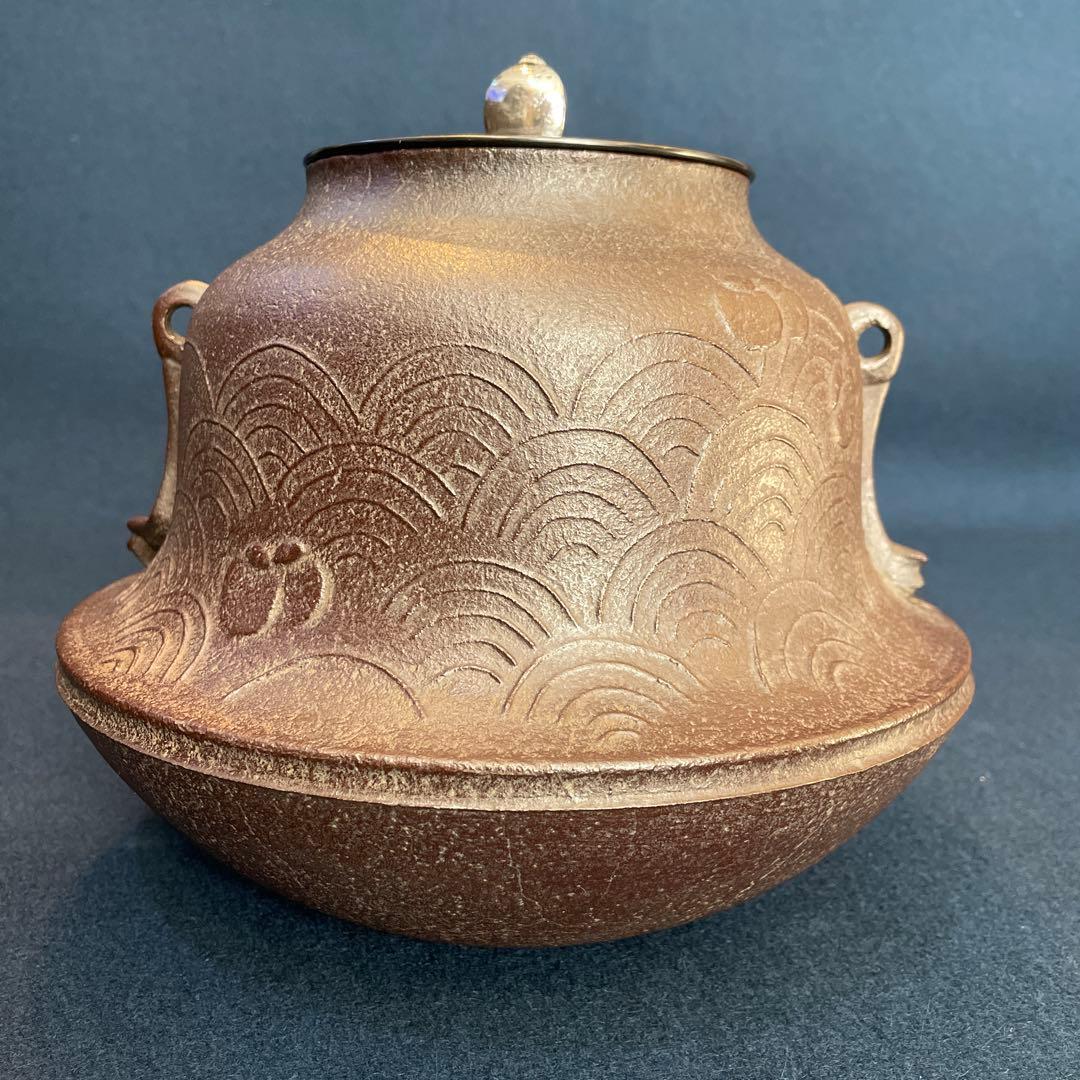 【菊地正直】(造)の「鵬雲斎」(好)『ツボツボ紋青海波釜』※南鐐摘　茶道具　茶釜