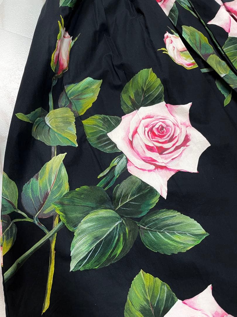 新品タグ付✨Dolce&Gabbana プリーツ フレア スカート 薔薇柄 42
