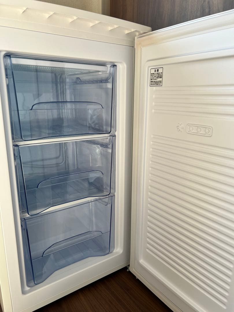 アイリスオーヤマ　冷凍庫 ホワイト 3段　60L