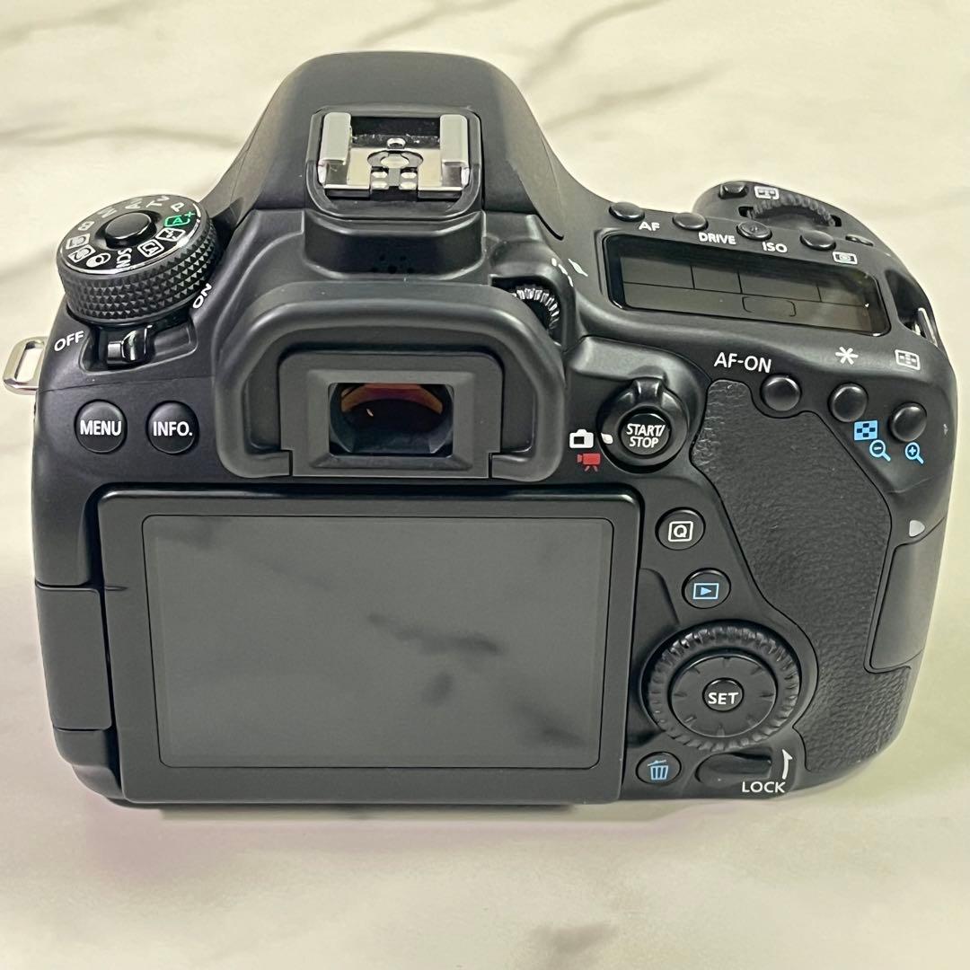 デジタルカメラ Canon EOS 80D EF-S 18-135mm f/3.5-5.6 IS