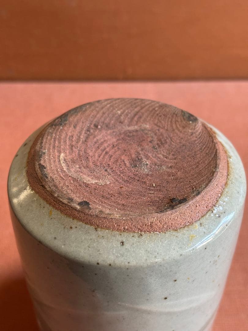 やまちゃん河井寛次郎作灰黒白釉掛回文筒瓶　検森を通る木枯　一品物