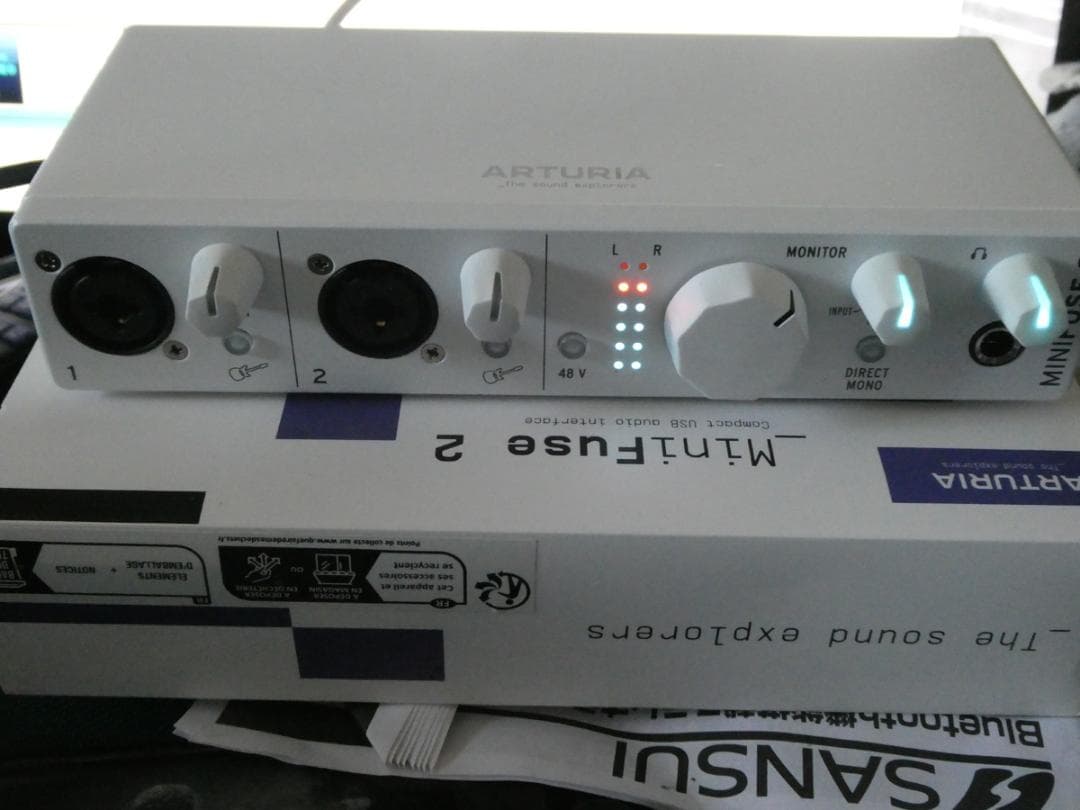 Arturia MINIFUSE 2 オーディオ& MIDIインターフェース