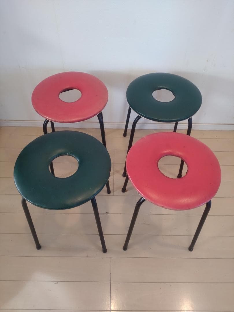 リング型スツール　赤　緑　４脚セット　昭和レトロな古椅子