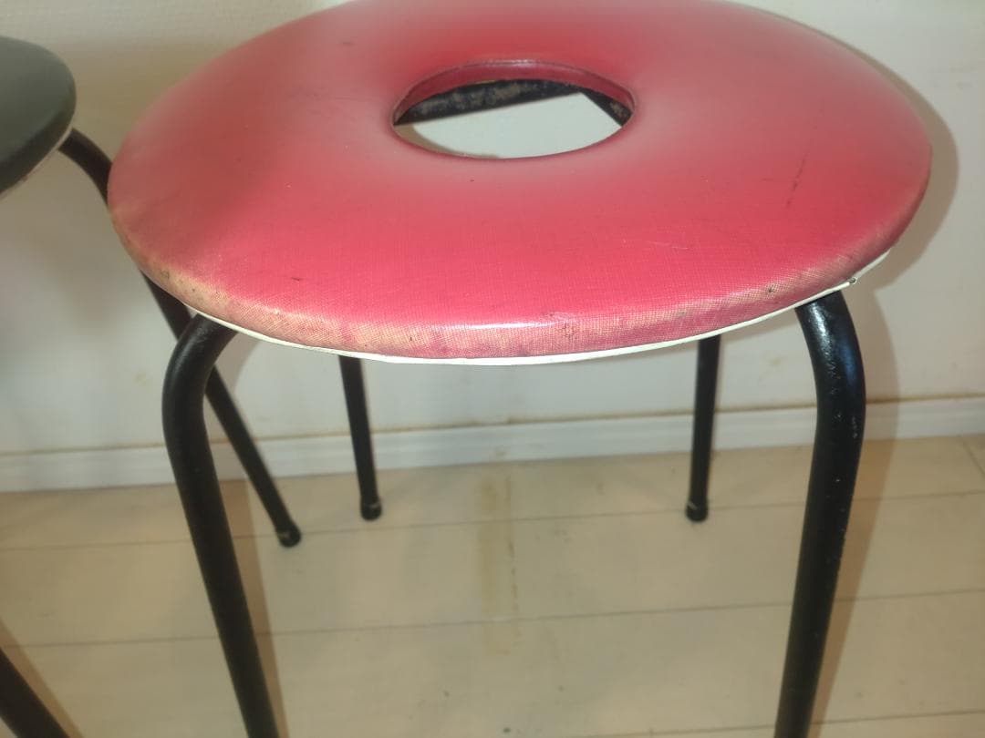 リング型スツール　赤　緑　４脚セット　昭和レトロな古椅子