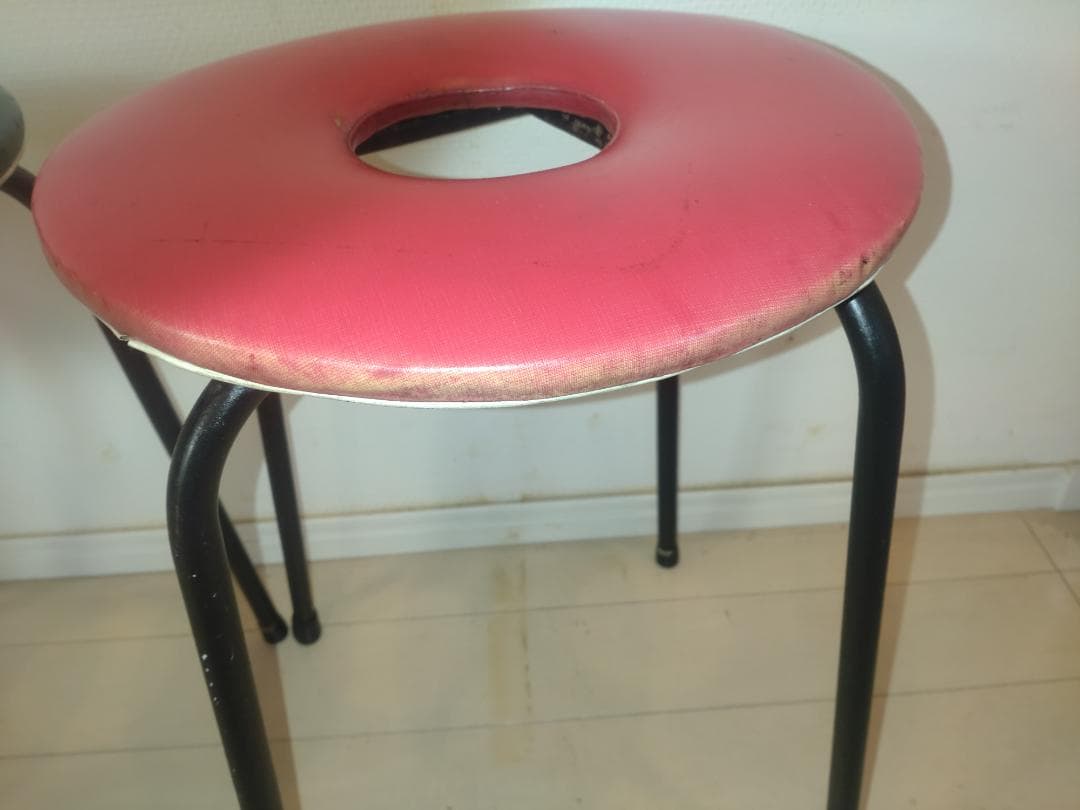 リング型スツール　赤　緑　４脚セット　昭和レトロな古椅子