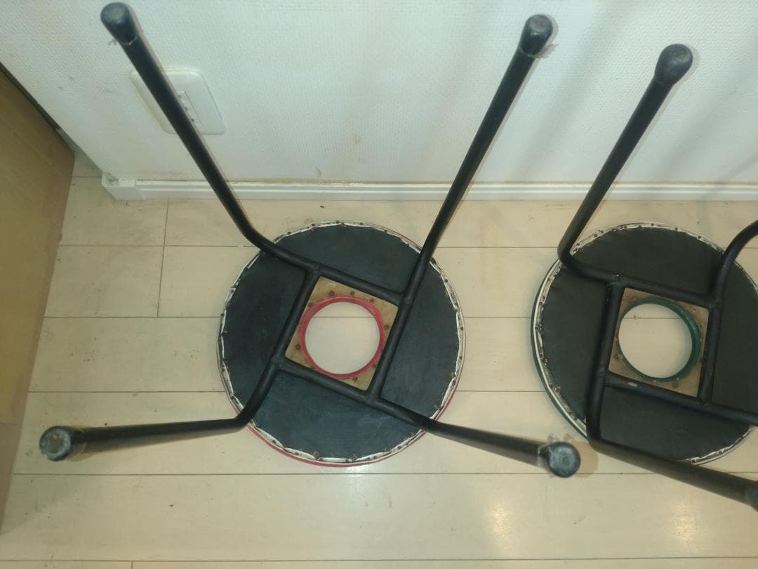 リング型スツール　赤　緑　４脚セット　昭和レトロな古椅子