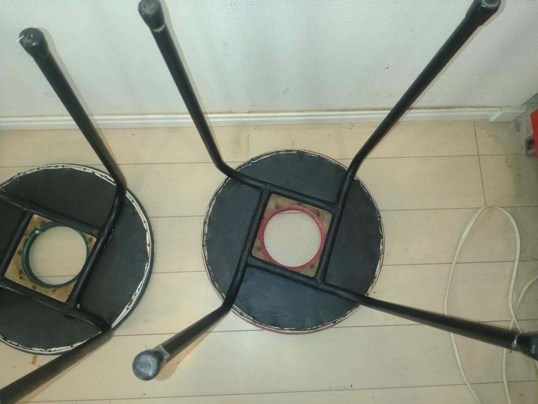 リング型スツール　赤　緑　４脚セット　昭和レトロな古椅子