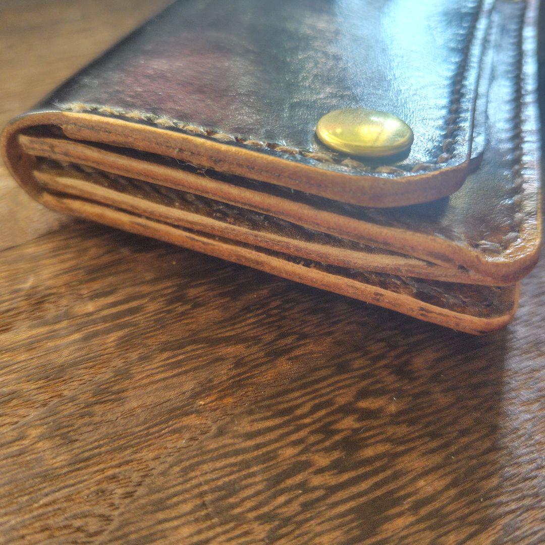 ミドルサイズ トラッカーウォレット 黒×ムラ茶 バラのカービング