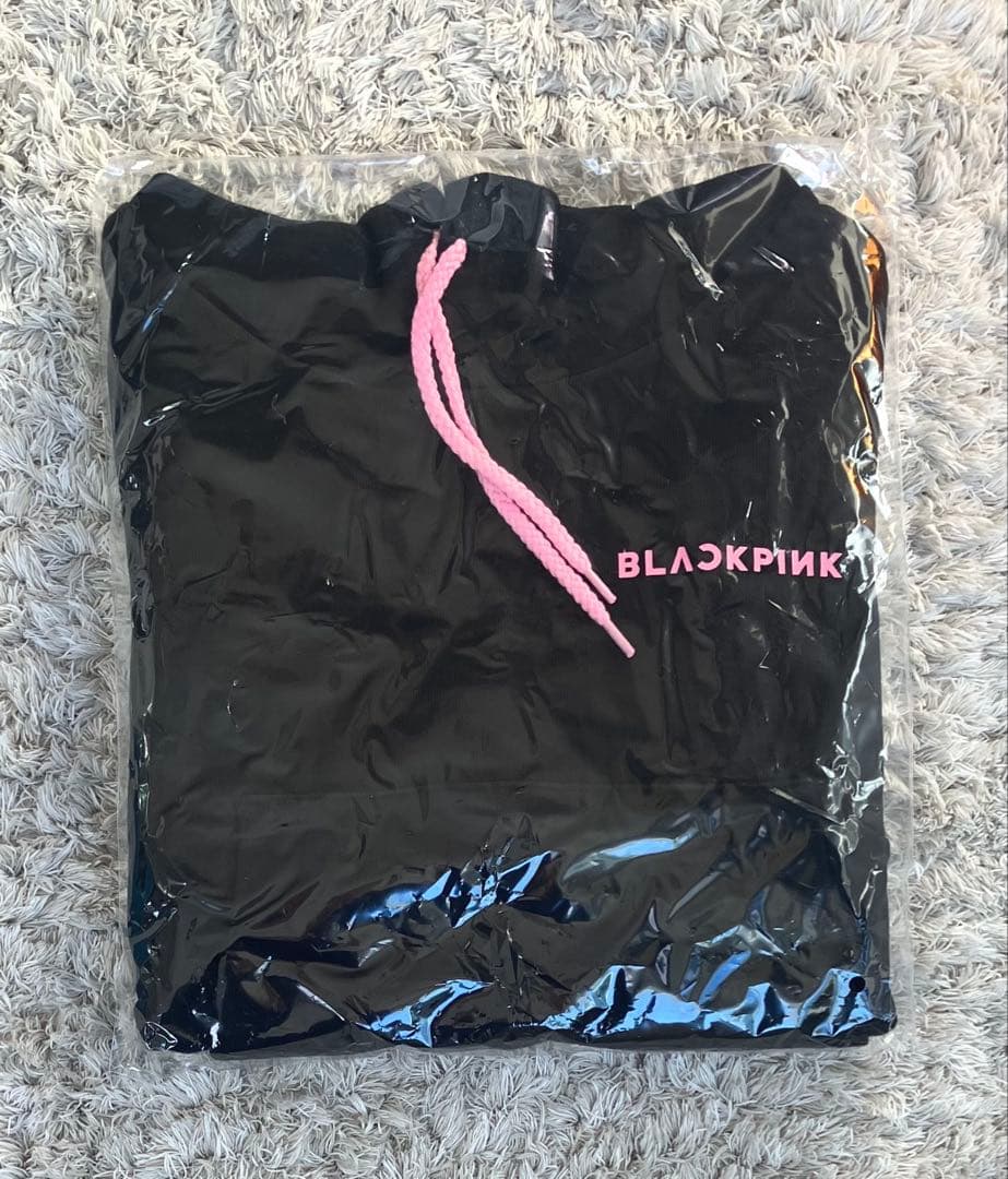 BLACKPINK DEADLINEプルオーバーフーディ　ブラック　ショート