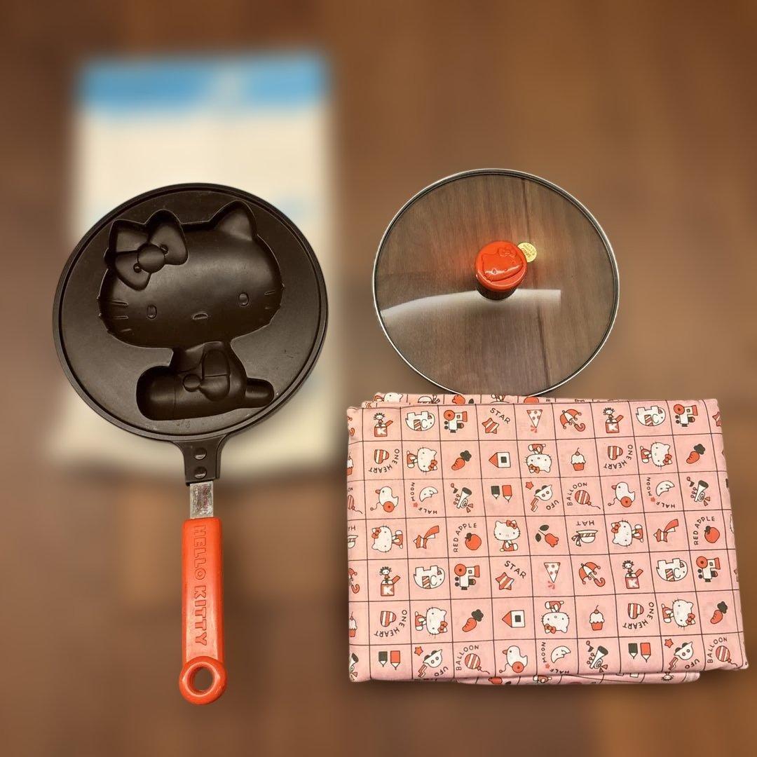 お値下げ！ハローキティ型　蓋付パンケーキフライパンとロングテーブルクロス付き