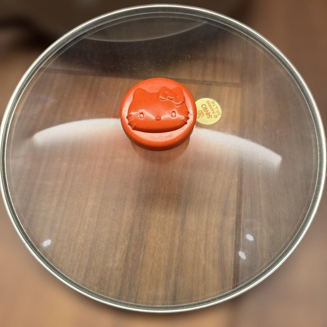 お値下げ！ハローキティ型　蓋付パンケーキフライパンとロングテーブルクロス付き