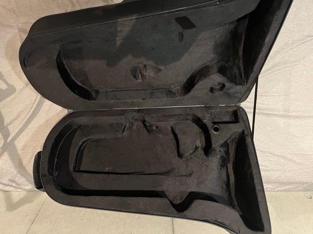 ユーフォニアムセミハードケース キャスター付き（リュック紐破損）