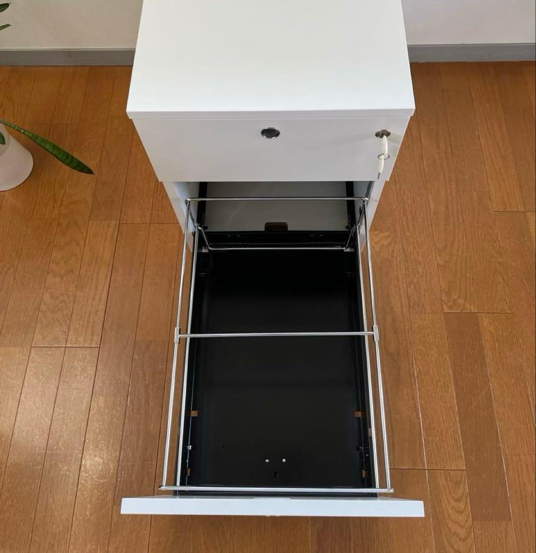 未使用品　イタリア ファントーニ　サイドキャビネット　8.3万　ワゴン　モダン