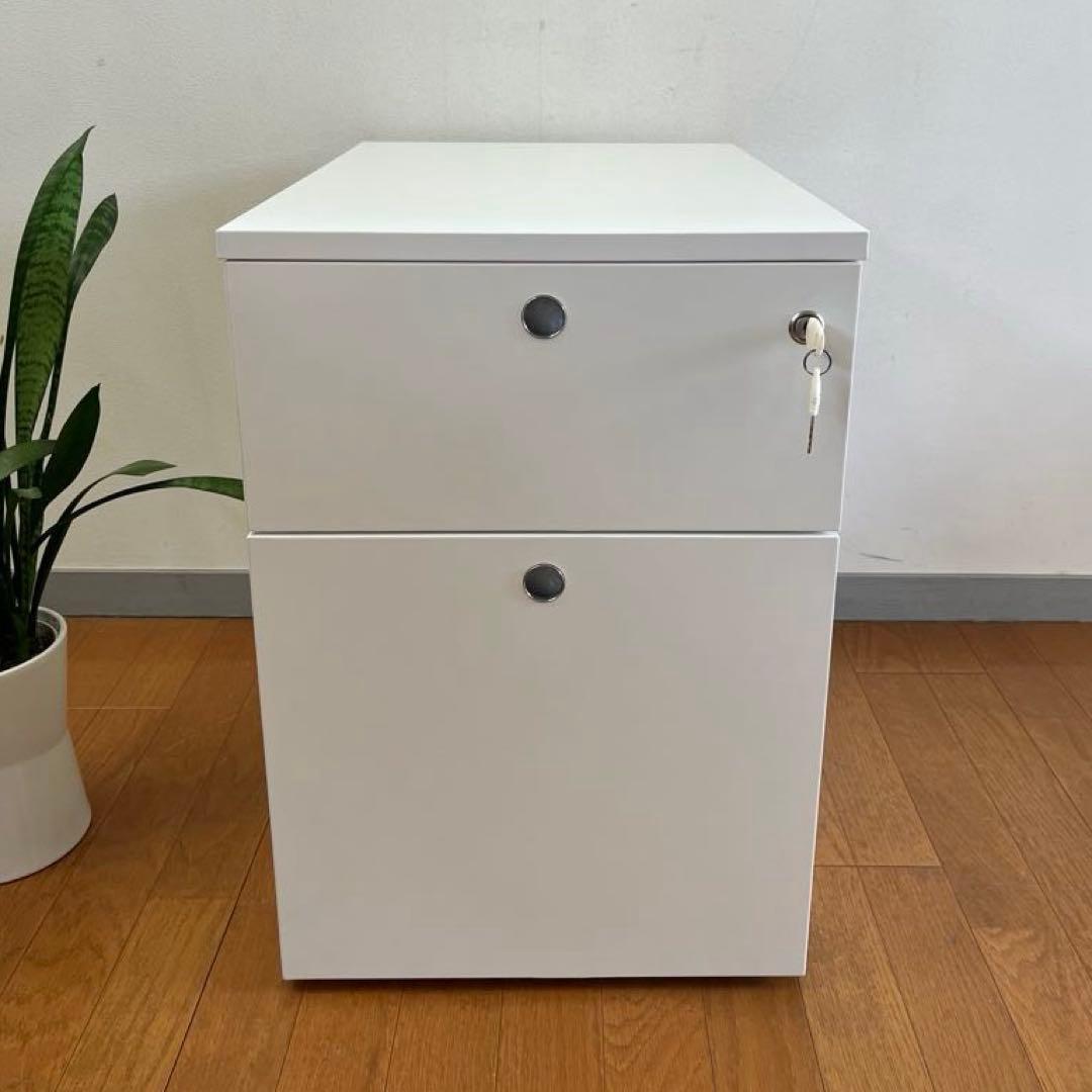 未使用品　イタリア ファントーニ　サイドキャビネット　8.3万　ワゴン　モダン