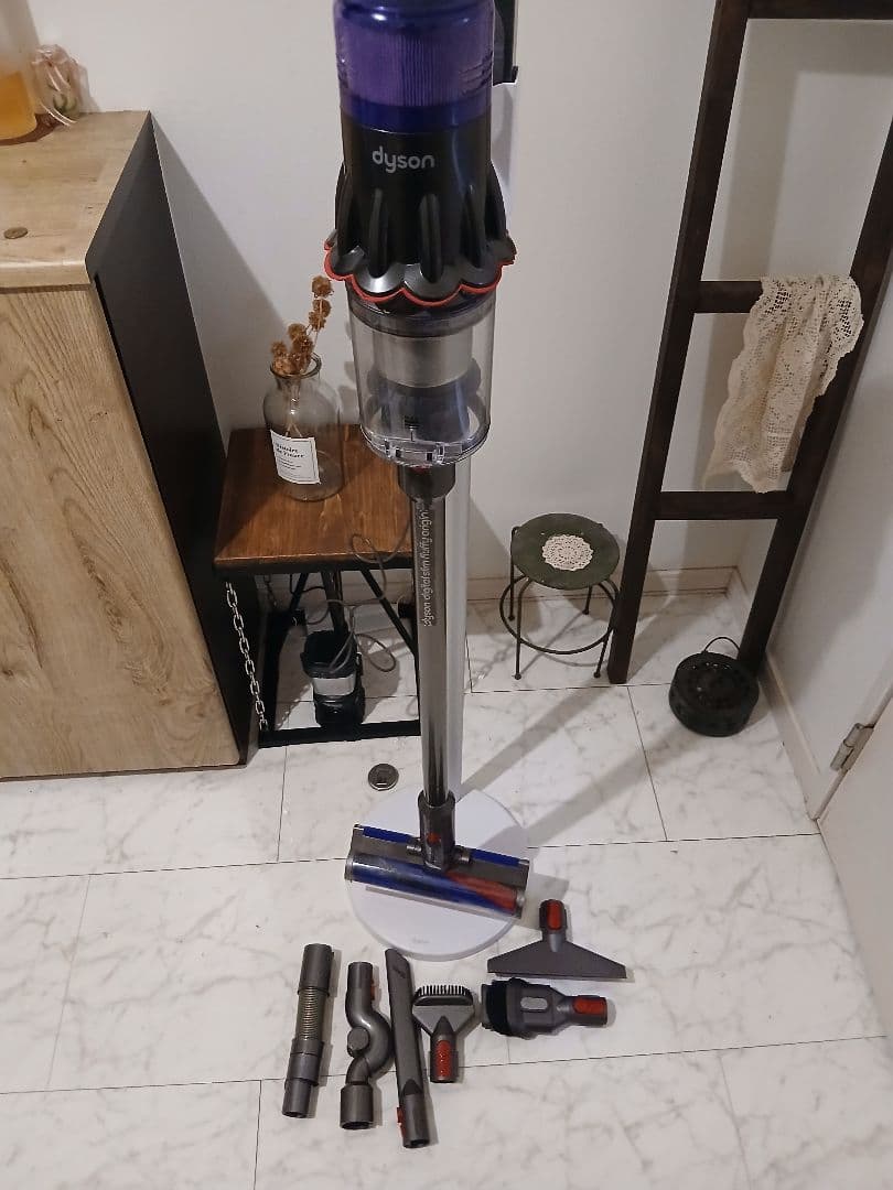 じ*す様 ツ*コ様 ダイソン sv18 充電スタンド付 付属品多数 動作確認済み