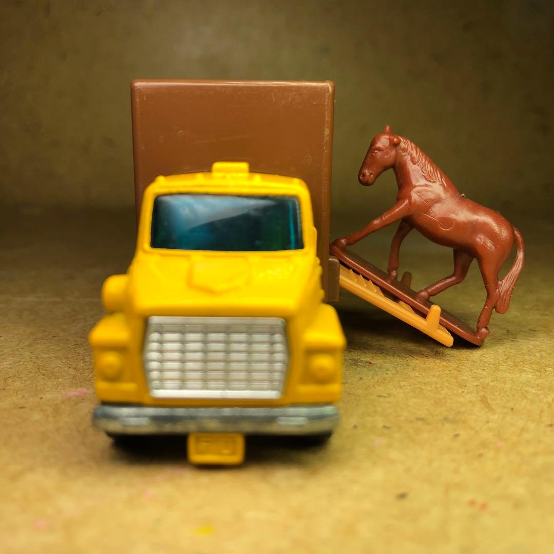 トミカ フォード キャトル トラック　青箱NO.F62 馬運搬車箱無 日本製