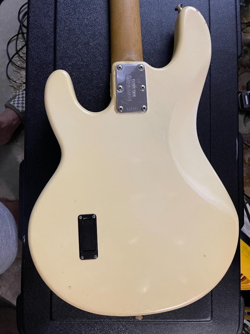 ベース 2005 Music Man Stingray 3 EQ H
