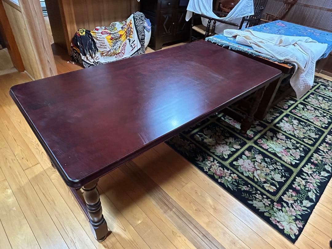 ダークブラウン木製長方形テーブル