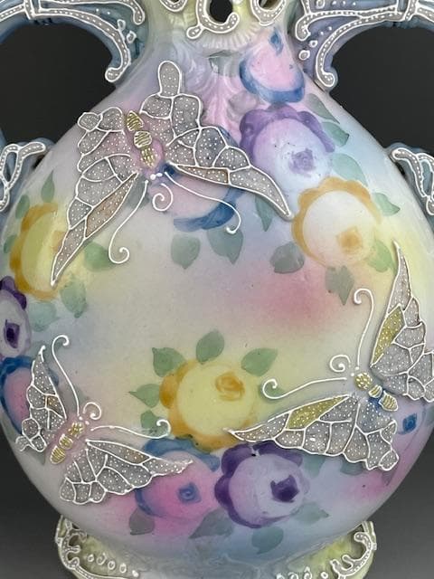 【希少】オールドニッポン 約20㎝ 蝶紋盛上げ花瓶 一陳盛り アンティーク