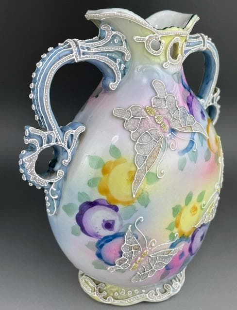 【希少】オールドニッポン 約20㎝ 蝶紋盛上げ花瓶 一陳盛り アンティーク