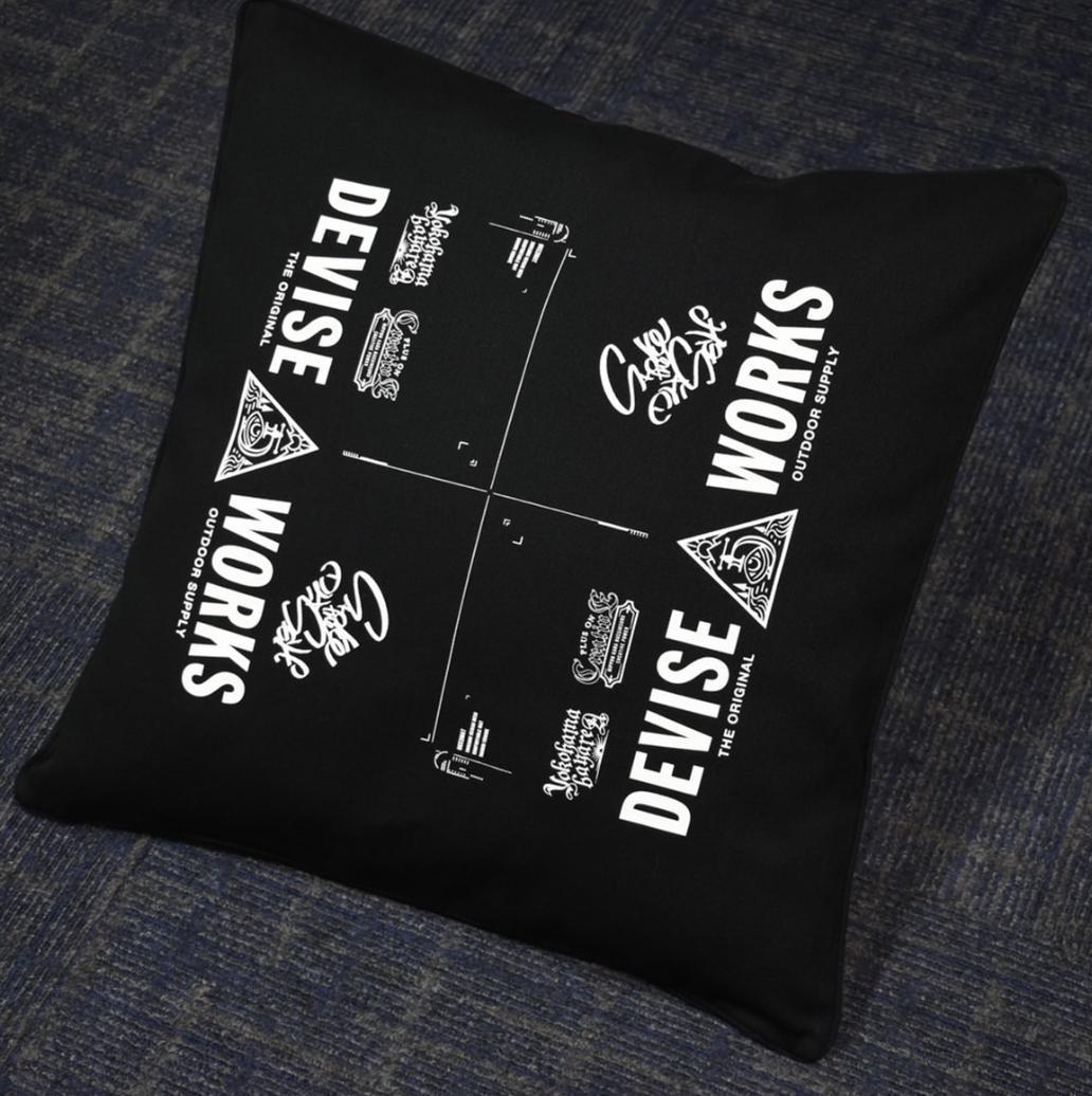 deviseworks クッションカバー ロゴ柄 LOGO