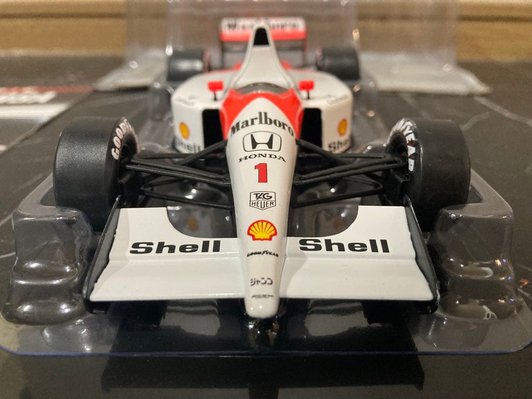 日本未発売　マルボロ仕様 ビッグスケールF1コレクション　MP4/6 セナ